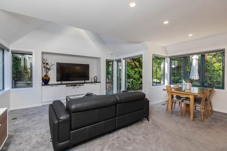 Photo of property in 17a Simla Crescent, Khandallah, Wellington, 6035