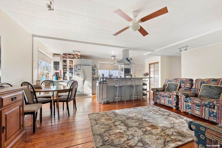 Photo of property in 78 Reynella Drive, Massey, Auckland, 0614