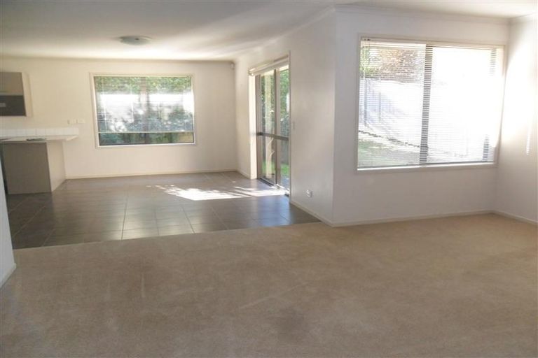 Photo of property in 20e Waione Avenue, Te Atatu Peninsula, Auckland, 0610