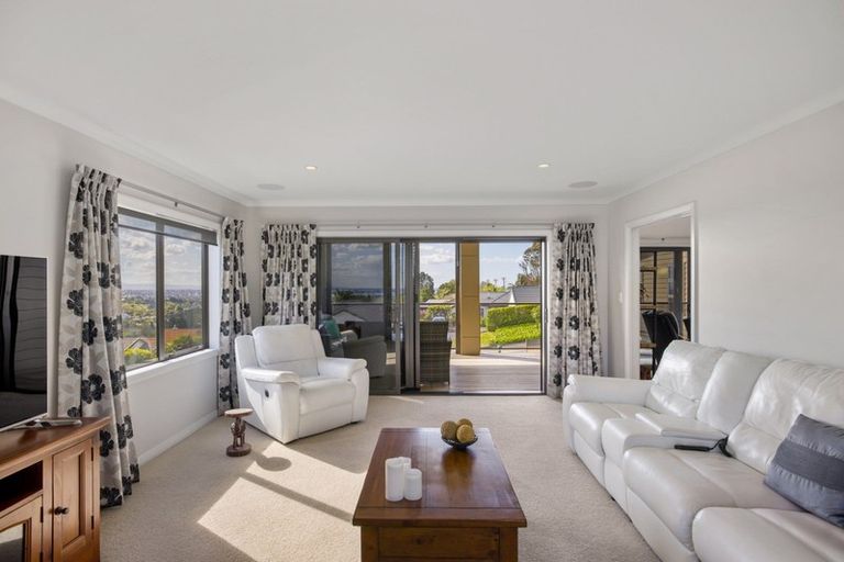 Photo of property in 1 Holcombrooke Lane, Welcome Bay, Tauranga, 3175