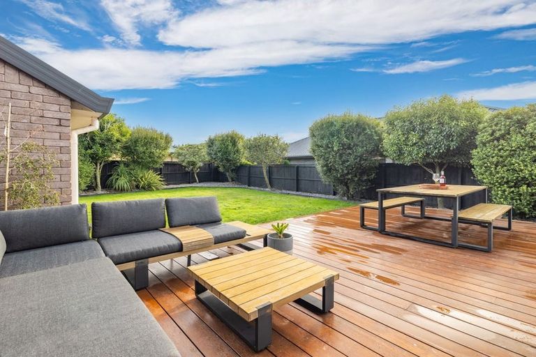 Photo of property in 115 Royal Park Drive, Parklands, Christchurch, 8083