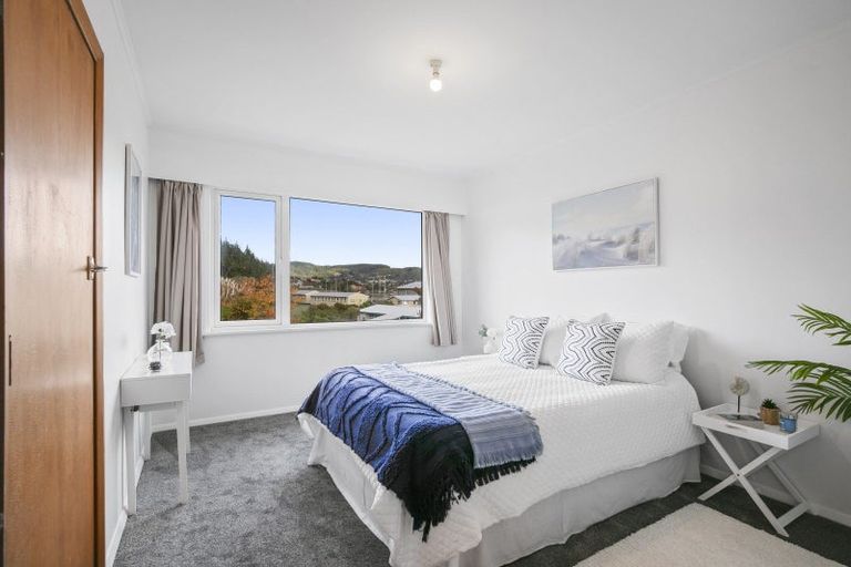 Photo of property in 12 Ranui Terrace, Tawa, Wellington, 5028