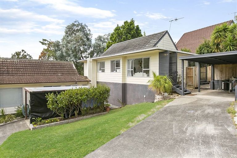 Photo of property in 2/14 Celina Place, Browns Bay, Auckland, 0630