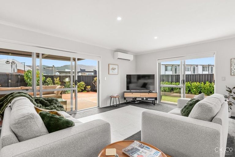 Photo of property in 14 Passchendaele Grove, Trentham, Upper Hutt, 5018