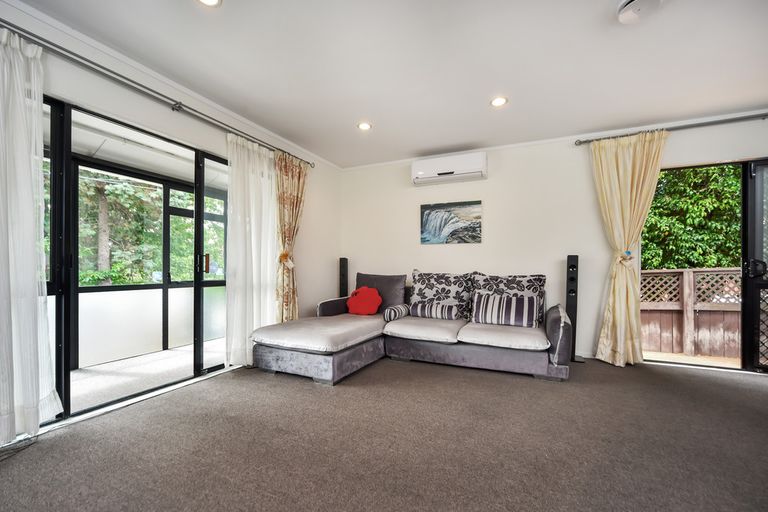 Photo of property in 2a Beazley Place, Glendene, Auckland, 0602