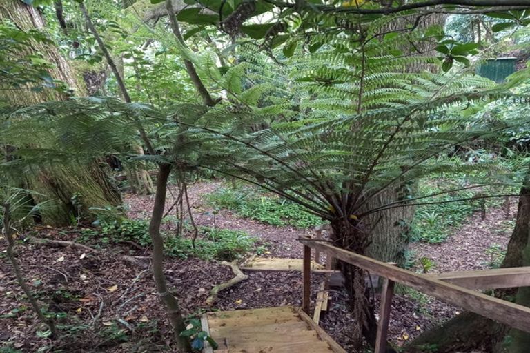 Photo of property in 35 Glenfern Road, Mellons Bay, Auckland, 2014