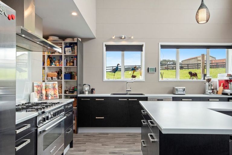 Photo of property in 15 Codlin Road, Waiuku, 2683