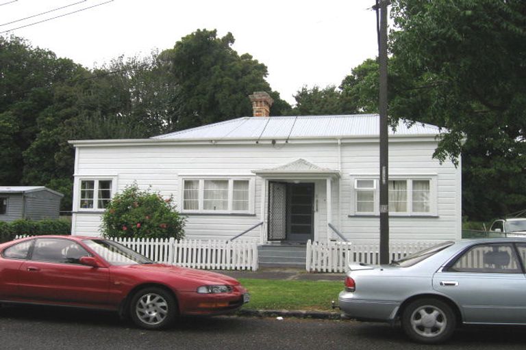 Photo of property in 2 Puka Street, Mount Eden, Auckland, 1024