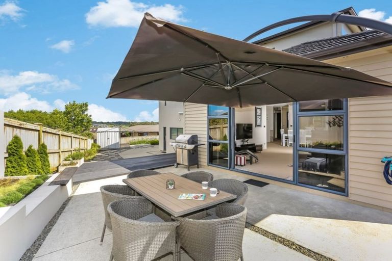 Photo of property in 8 Ellivani Rise, Pukekohe, 2120