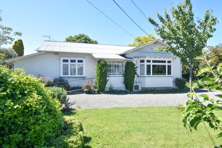 Photo of property in 10 Armstrong Avenue, Carterton, 5713