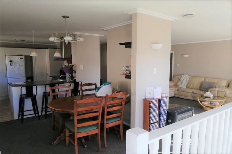 Photo of property in 32 Davis Grove, Wainuiomata, Lower Hutt, 5014