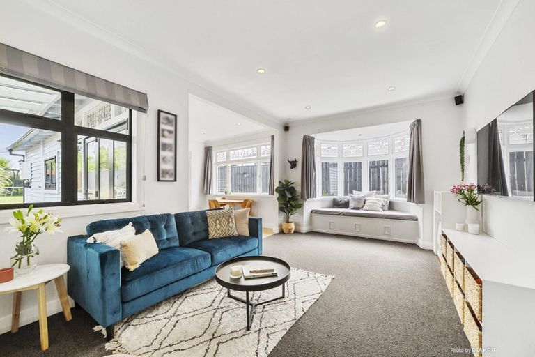 Photo of property in 10 Tarawera Road, Johnsonville, Wellington, 6037