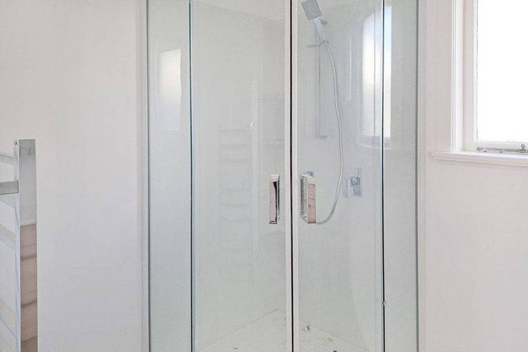 Photo of property in 2 Vera Road, Te Atatu South, Auckland, 0610