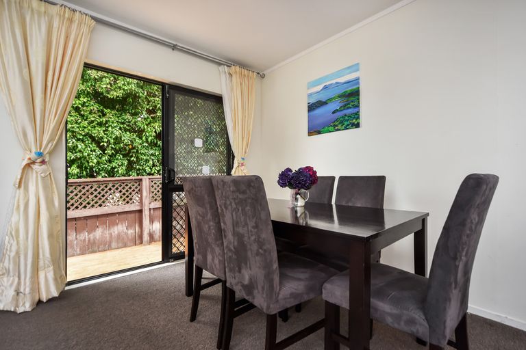 Photo of property in 2a Beazley Place, Glendene, Auckland, 0602