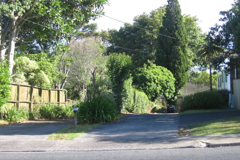 Photo of property in 64a Pupuke Road, Hillcrest, Auckland, 0627