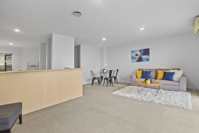 Photo of property in 2/23 Charlenne Close, Ranui, Auckland, 0612