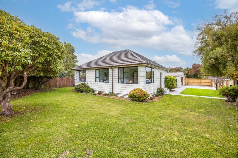 Photo of property in 32 Bateman Avenue, Bryndwr, Christchurch, 8053