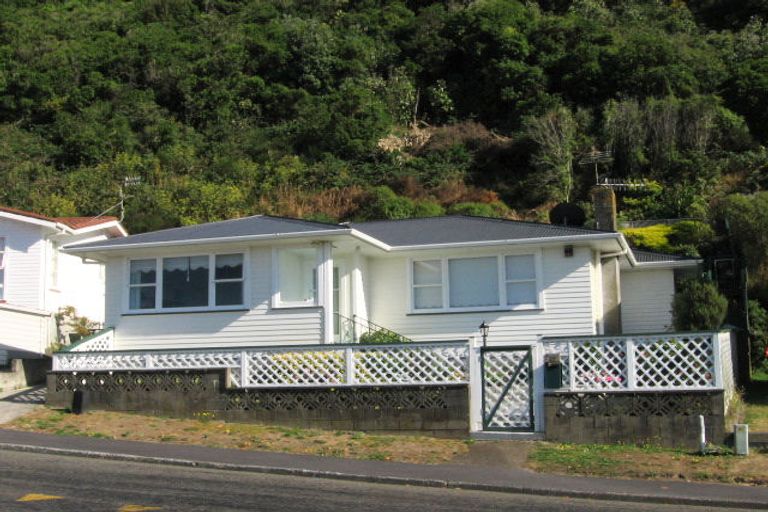 Photo of property in 42 Priscilla Crescent, Kingston, Wellington, 6021