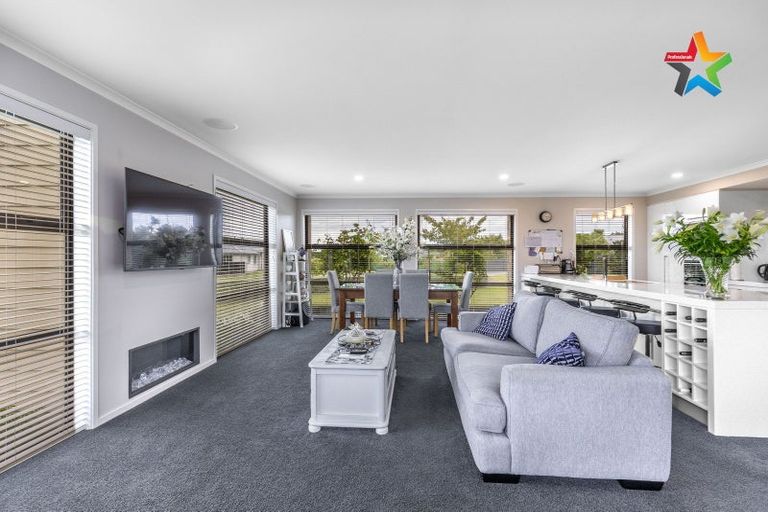 Photo of property in 16 Court Of Ascot, Seaward Bush, Invercargill, 9812