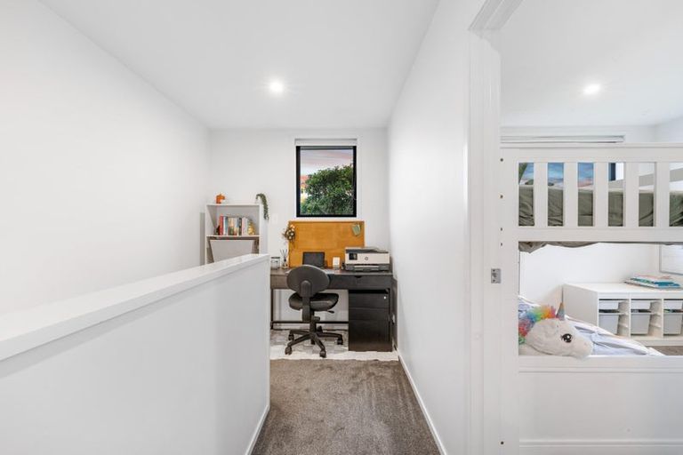 Photo of property in 52f Vodanovich Road, Te Atatu South, Auckland, 0610