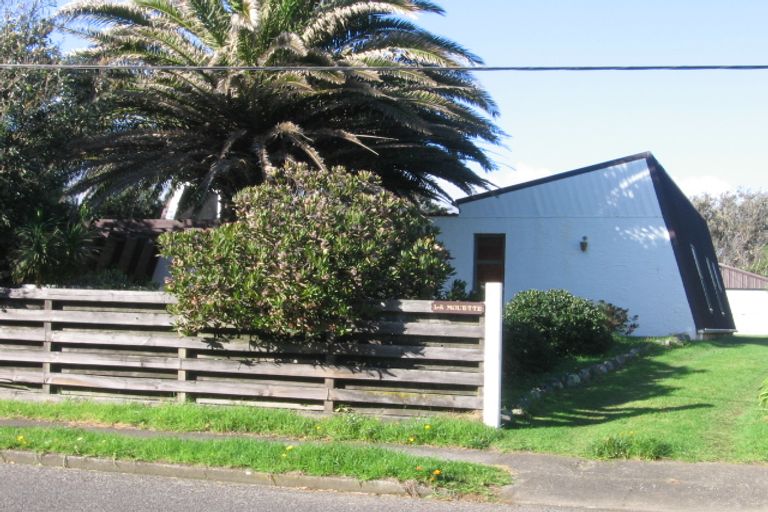 Photo of property in 86 Field Way, Waikanae Beach, Waikanae, 5036