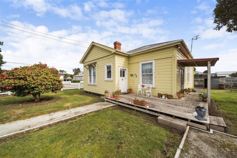 Photo of property in 74 Fairfield Road, Hawera, 4610