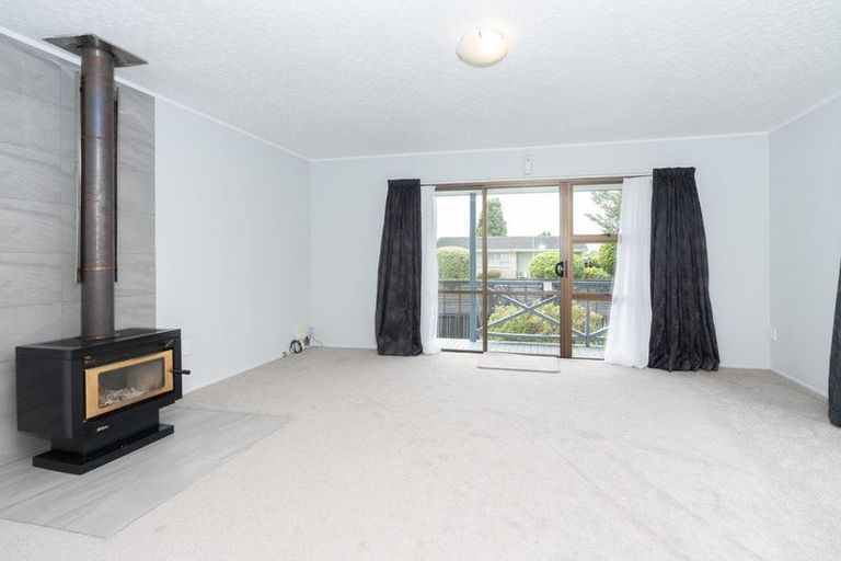 Photo of property in 2 Millar Place, Nawton, Hamilton, 3200