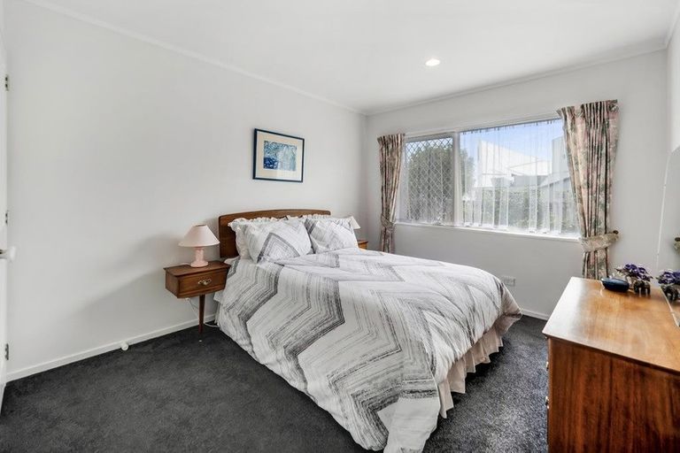 Photo of property in 2/5 Headcorn Place, Botany Downs, Auckland, 2010