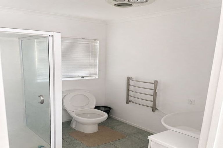Photo of property in 12 Medina Place, Half Moon Bay, Auckland, 2012