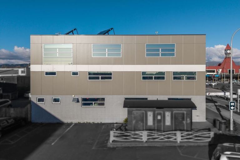 Photo of property in 10 Queen Street West, Levin, 5510