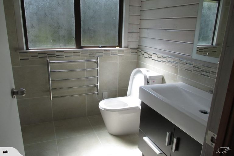 Photo of property in 2/694 East Coast Road, Pinehill, Auckland, 0632