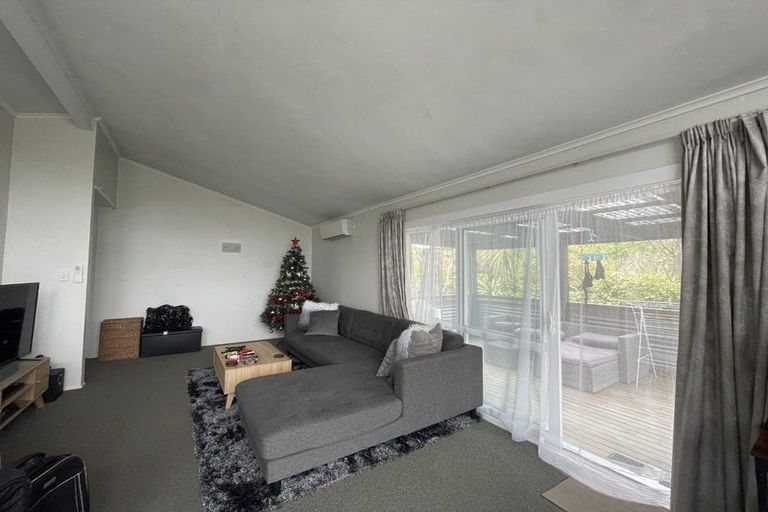 Photo of property in 26 Totaravale Drive, Totara Vale, Auckland, 0629