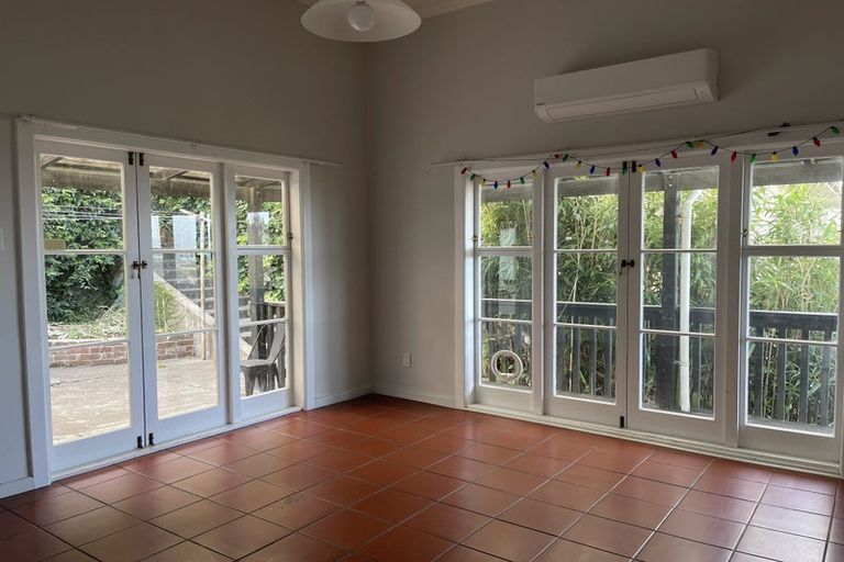 Photo of property in 23 Enfield Road, Hospital Hill, Napier, 4110