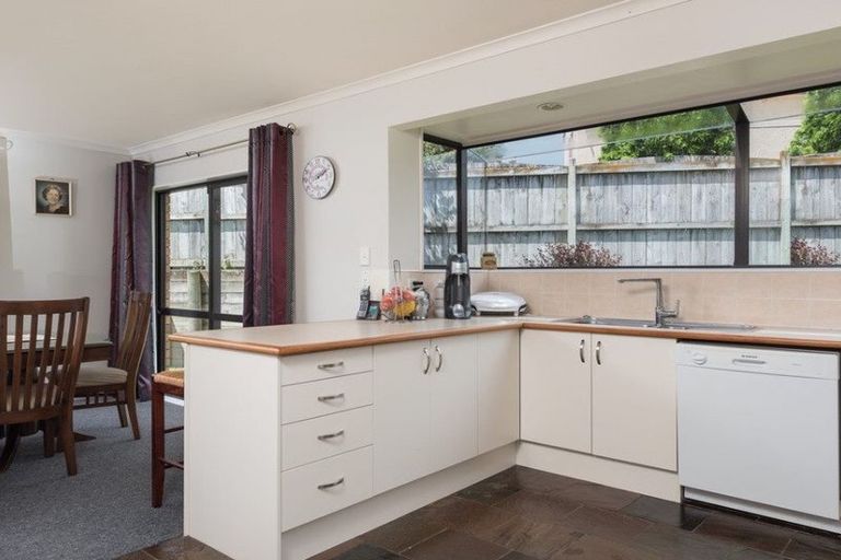 Photo of property in 25 Barbara Grove, Papamoa Beach, Papamoa, 3118