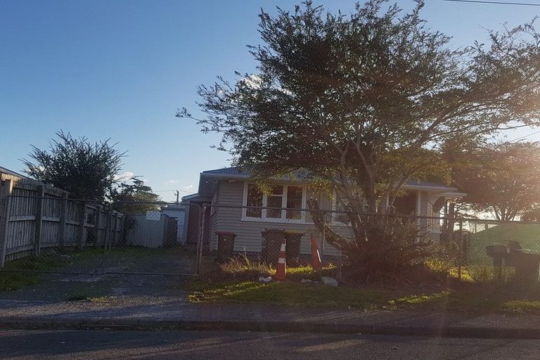 Photo of property in 1 Salas Place, Papakura, 2110