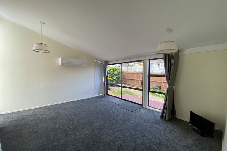 Photo of property in 1/6 Clare Place, Glenfield, Auckland, 0629