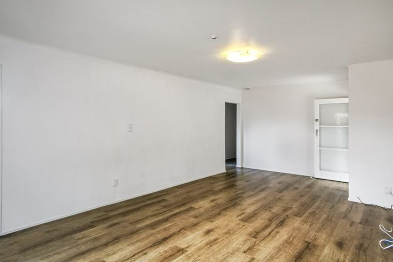 Photo of property in 21 Mcquarrie Avenue, Wattle Downs, Auckland, 2103