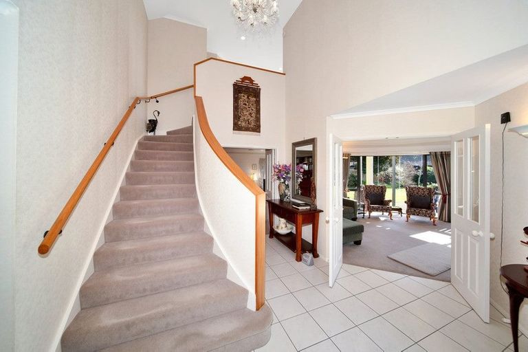 Photo of property in 12 Taylor Place, Merrilands, New Plymouth, 4312