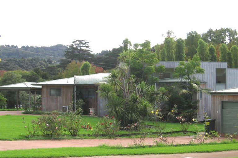 Photo of property in 2 Landing Road, Titirangi, Auckland, 0604