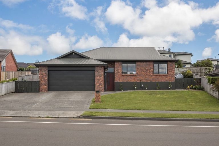 Photo of property in 6 Aotea Drive, Aotea, Porirua, 5024