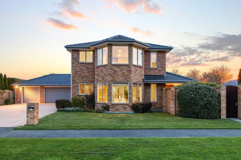 Photo of property in 64 Willowview Drive, Redwood, Christchurch, 8051