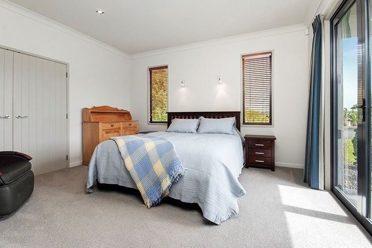 Photo of property in 5 Gleaming Place, Waiuku, 2123