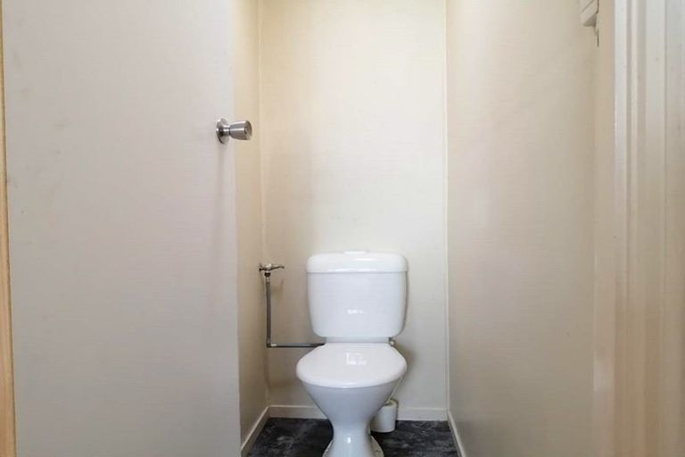 Photo of property in 4 Garner Place, Glenfield, Auckland, 0629