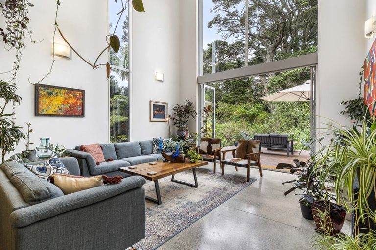 Photo of property in 11a Wernham Place, Northcote, Auckland, 0626