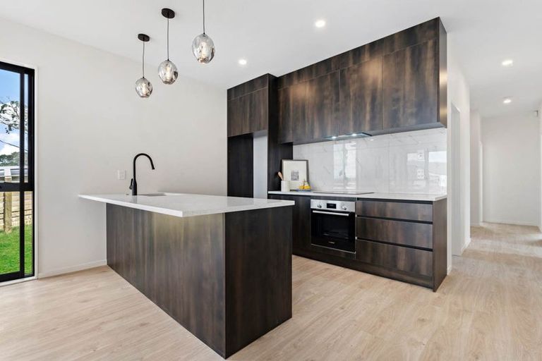 Photo of property in 32 Puhikawa Street, Massey, Auckland, 0614