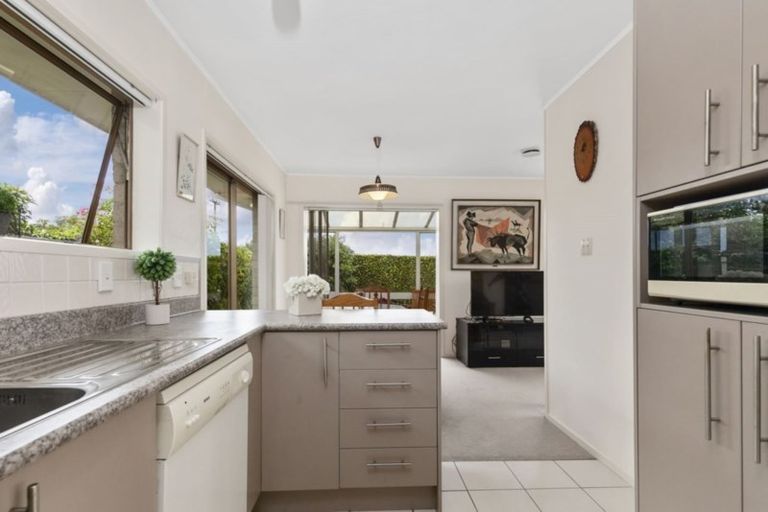 Photo of property in 1/1-3 Rock Isle Road, Torbay, Auckland, 0630