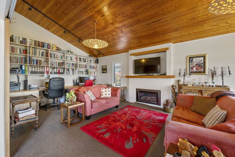 Photo of property in 32 Kuiwai Drive, Rainbow Point, Taupo, 3330