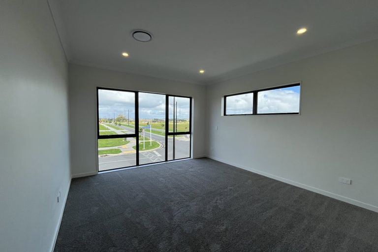 Photo of property in 43 Maungakaraka Road, Karaka, 2580