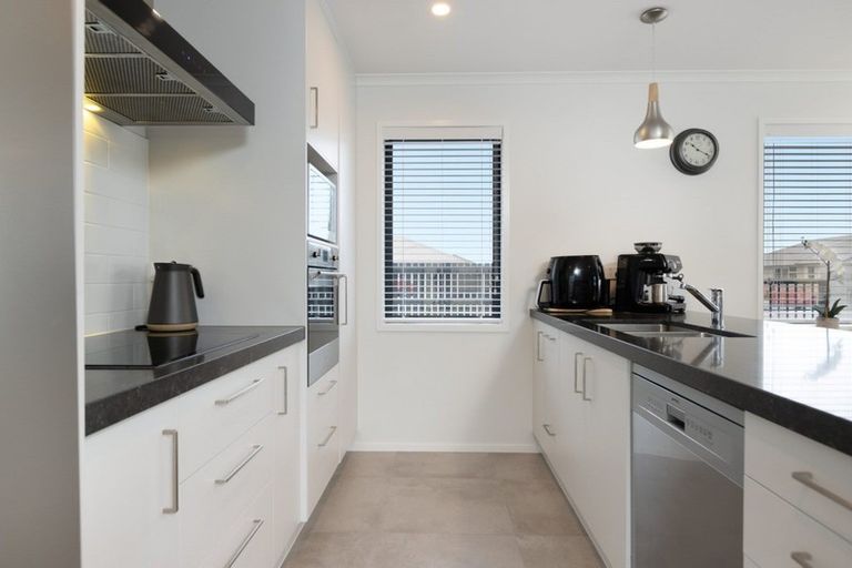 Photo of property in 204 Te Okuroa Drive, Papamoa, 3118