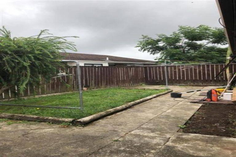 Photo of property in 2/16 Ross Martin Court, Conifer Grove, Takanini, 2112